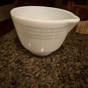 Vintage Hamilton Beach; Racine Wisconsin; made in USA - Bowl - Great Condition